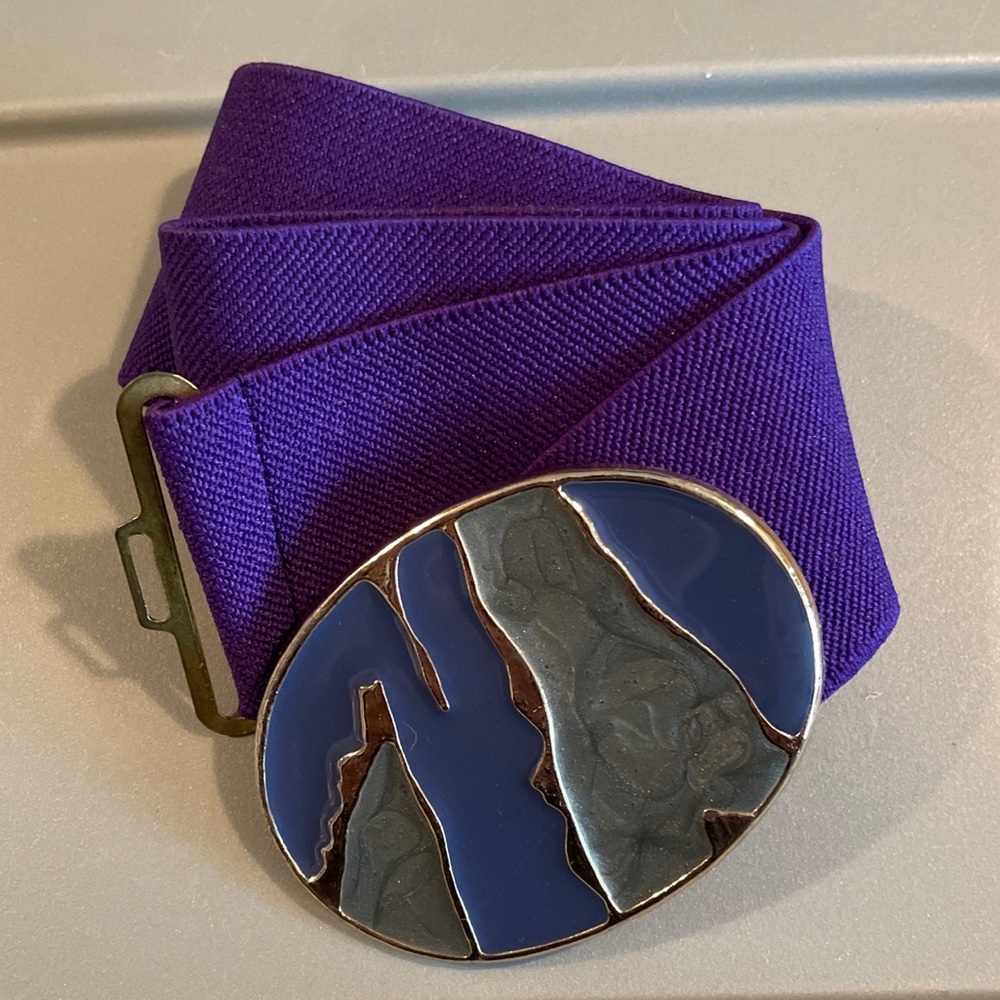 Vintage 1980s Elastic stretch belt size small purple metal oversized 4” buckle